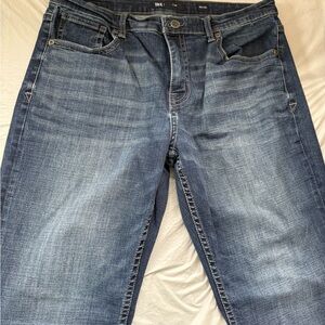 Buckle Men's Medium Blue Relaxed Jeans